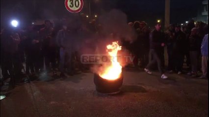 Protesta në Shkodër, banorët ndezin goma në hyrje të qytetit