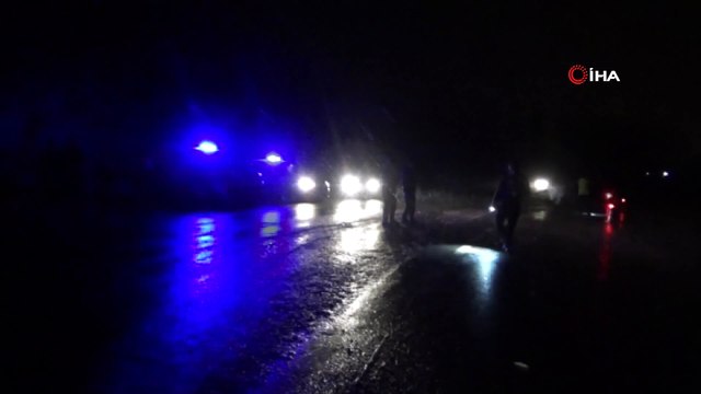 Kayganlaşan yolda kamyonet devrildi: 1 yaralı