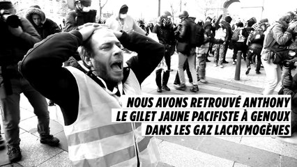 Nous avons retrouvé Anthony, le Gilet jaune pacifiste à genoux dans les gaz lacrymogènes