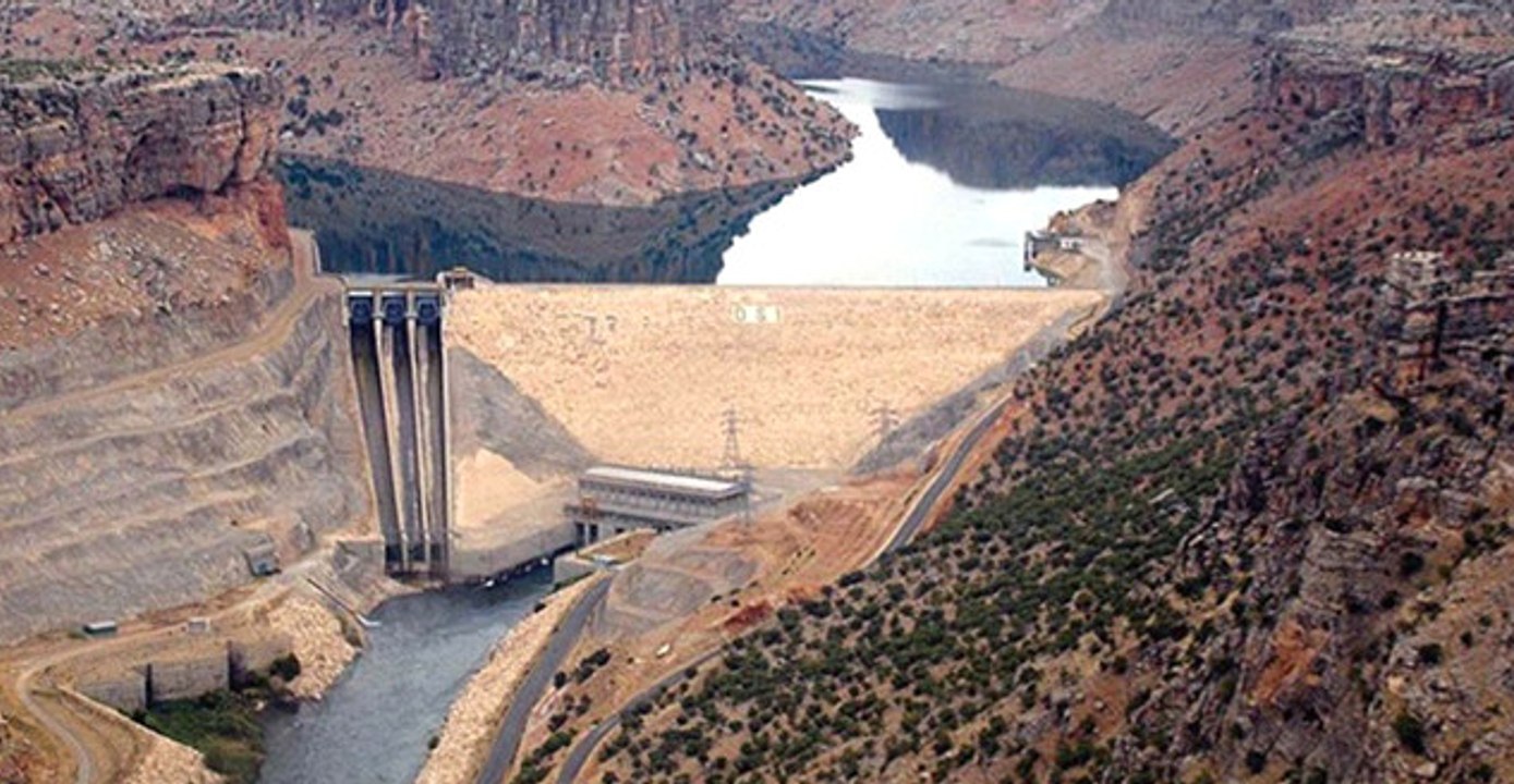 Diyarbakır'ın Eğil İlçesinde Dicle Barajı'nın Kapaklarından Biri Koptu