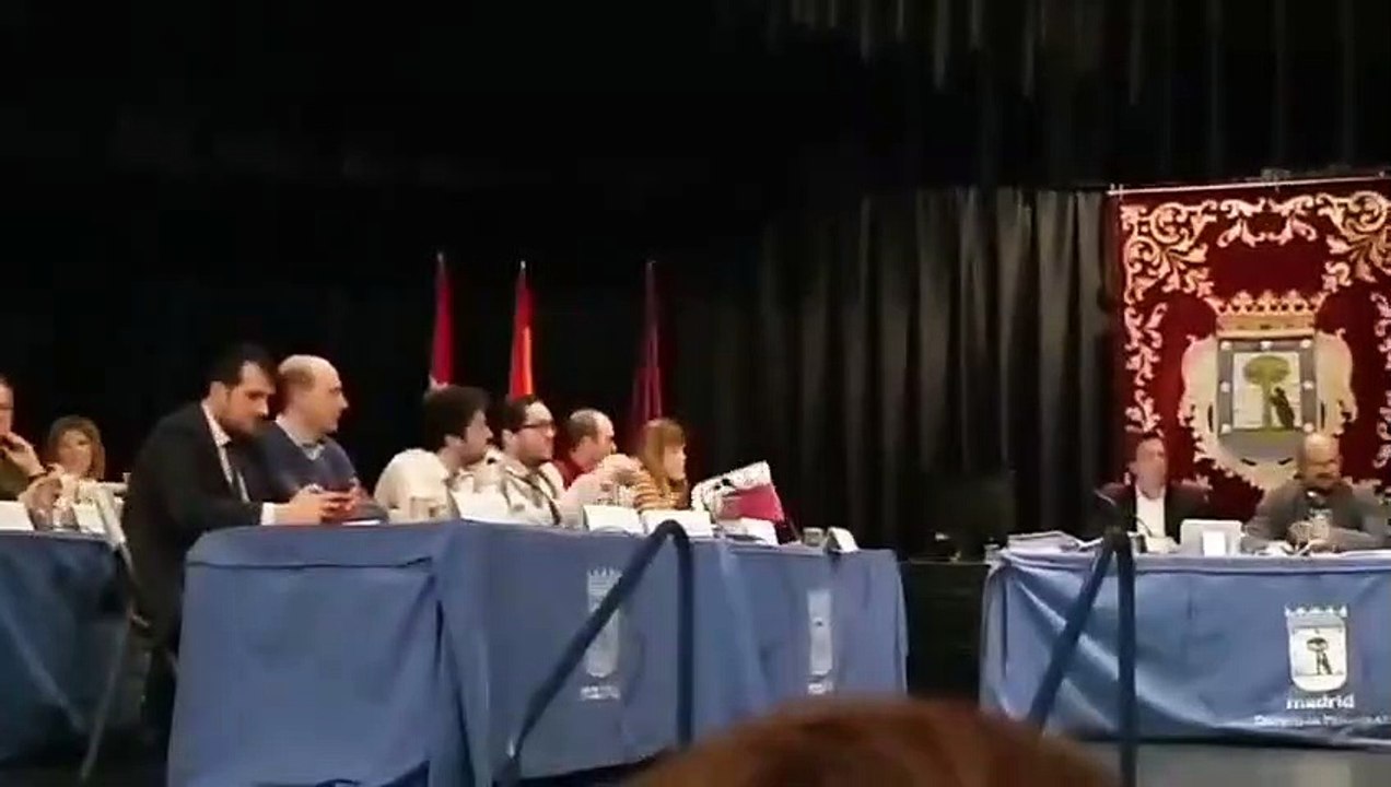 Bronca en el Pleno de Moratalaz