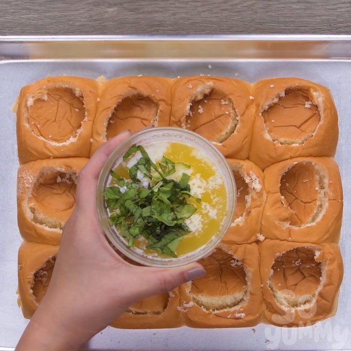 Pan de Ajo Rellenos con Pollo