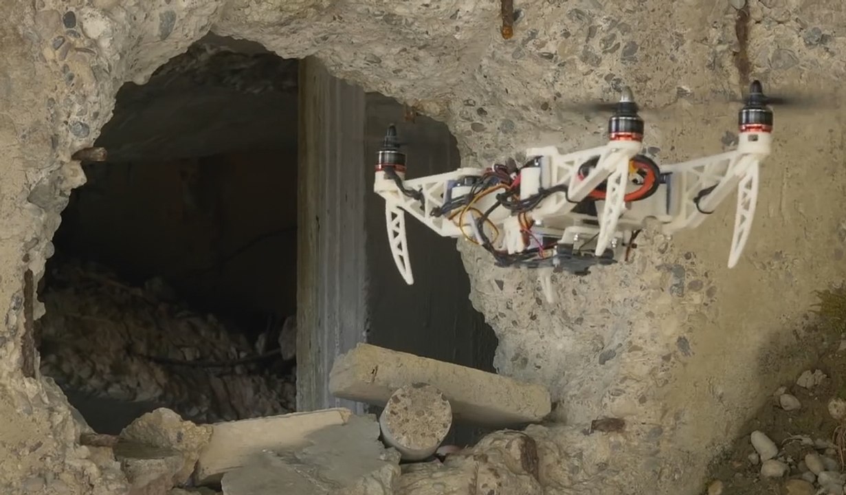 Este dron que se pliega en el aire está pensado para salvar vidas