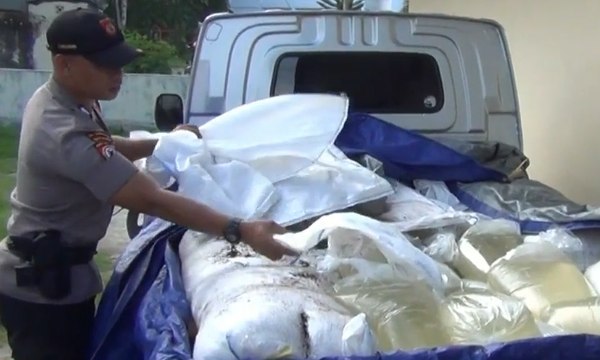 Polisi Amankan Mobil yang Selundupkan 1,5 Ton Miras Jenis Cap Tikus