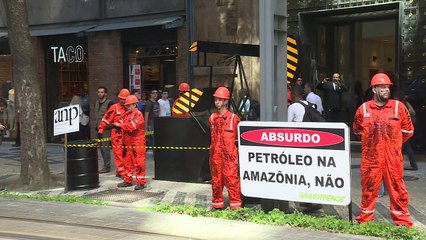 Greenpeace protesta em frente a ANP