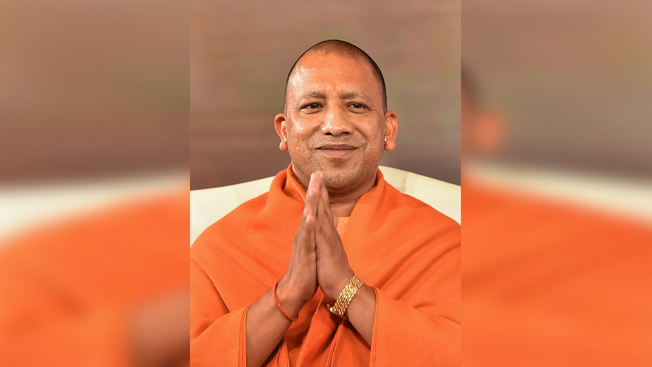 CM Yogi Adityanath reviews meeting ahead of PM Modi’s arrival in Raebareli | OneIndia News