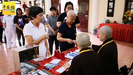 150人落发参加短期出家 “孩子比较自律”