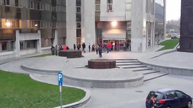 Grève : rassemblement syndical devant la tour des Finances à Charleroi, 14-12-2018