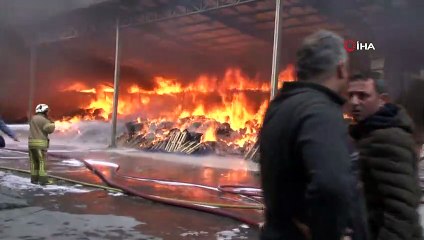 Arnavutköy'de Sünger Fabrikasında Yangın