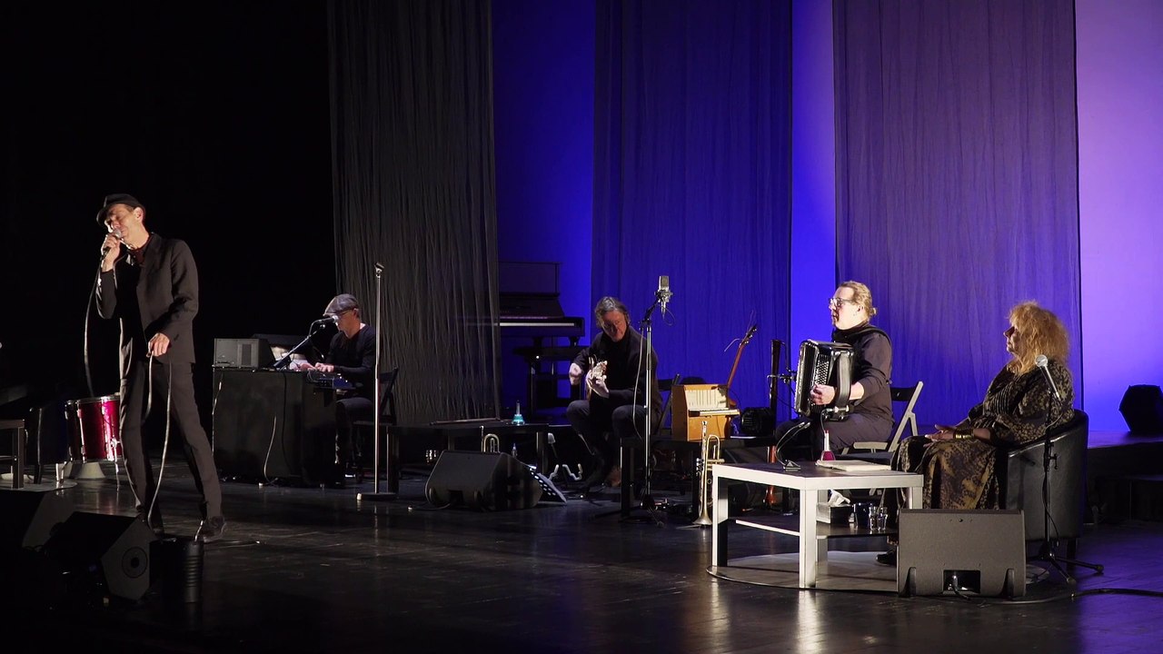 C'est une chanson qui nous ressemble  / Prévert — Yolande Moreau & Christian Olivier