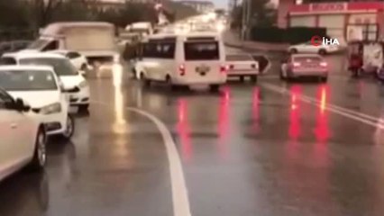 Kapıları Açık Vaziyette Seyreden Aracın Tehlikeli Yolculuğu Kamerada