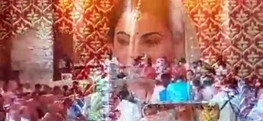 Mukesh Ambani gets emotional at daughter Isha's wedding after Amitabh Bachchan speech