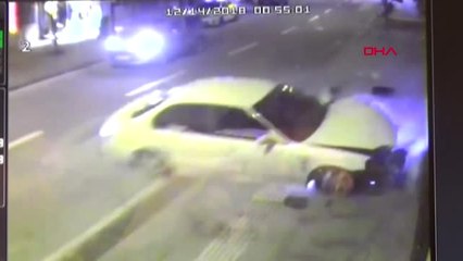Yalova Alkollü Sürücü Kontrolü Kaybetti, Otomobil İşyerine Çarptı