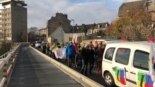 Les Gilets jaunes rejoignent une manifestation intersyndicale