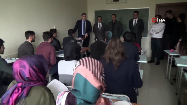 Üniversiteye hazırlanan öğrencilere ücretsiz 7 bin kaynak kitap