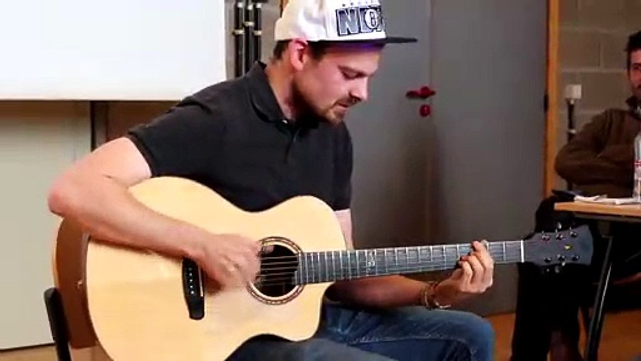 Sébastien Hogge reprend "Isn't She Lovely?" de Stevie Wonder à la façon picking