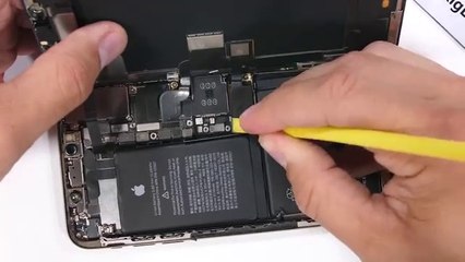 iPhone Xs Max Teardown - Is there any Thermal Cooling