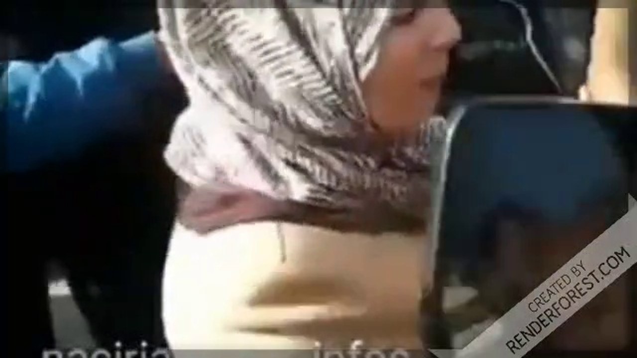 Regarder Naïma Salhi chassée par les citoyens Naciria,dans la wilaya de Boumérdés.