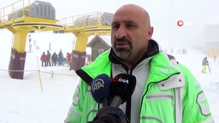 Uludağ'da kayak sezonu açıldı, vatandaşlar pistlere akın etti