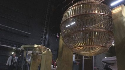 Los bombos de la Loteria de Navidad están ya en el Teatro Real