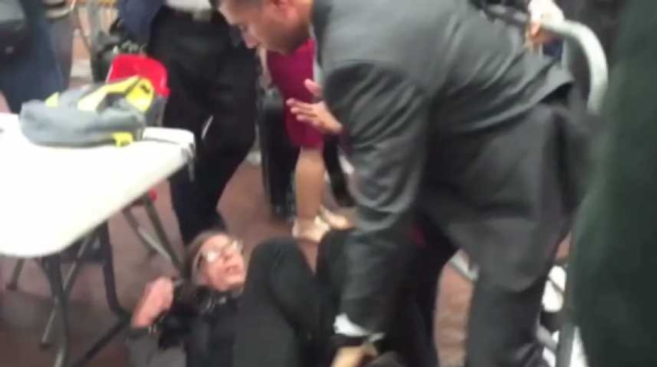 Un photographe américain plaqué au sol lors d'un meeting de Trump