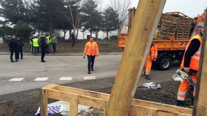 Le démantèlement du camp des Gilets jaunes au rond-point de Chomette