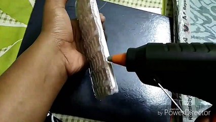 DIY mobile cover with hot glue gun