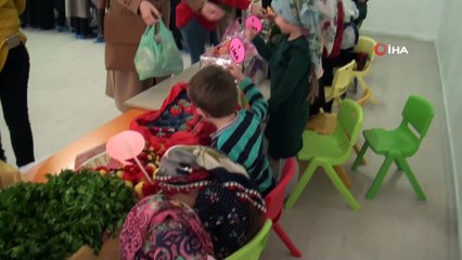 Anaokulu öğrencileri yöresel kıyafetleri ile pazarcı oldu