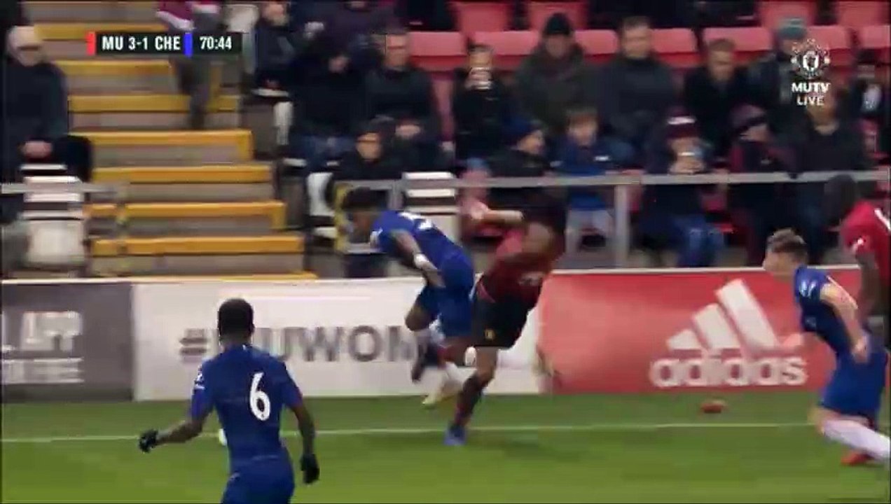 Scuffle between Manchester United and Chelsea Youth players!