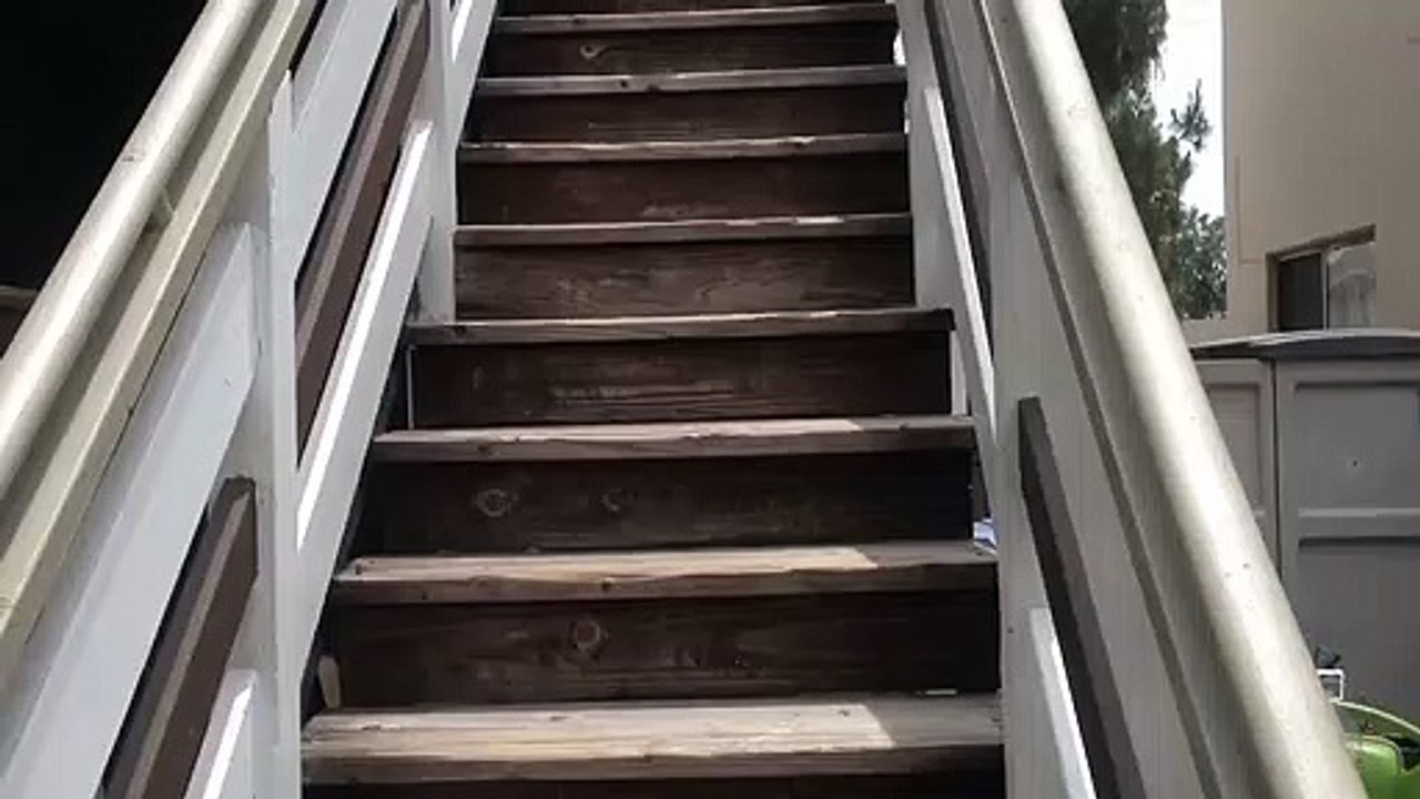 Ce propriétaire enlève l'escalier de l'appartement de ses locataires car ils n'ont pas payé le loyer