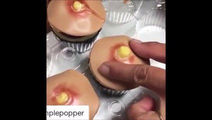 Un cupcake un peu dégouttant en forme de bouton... Miam