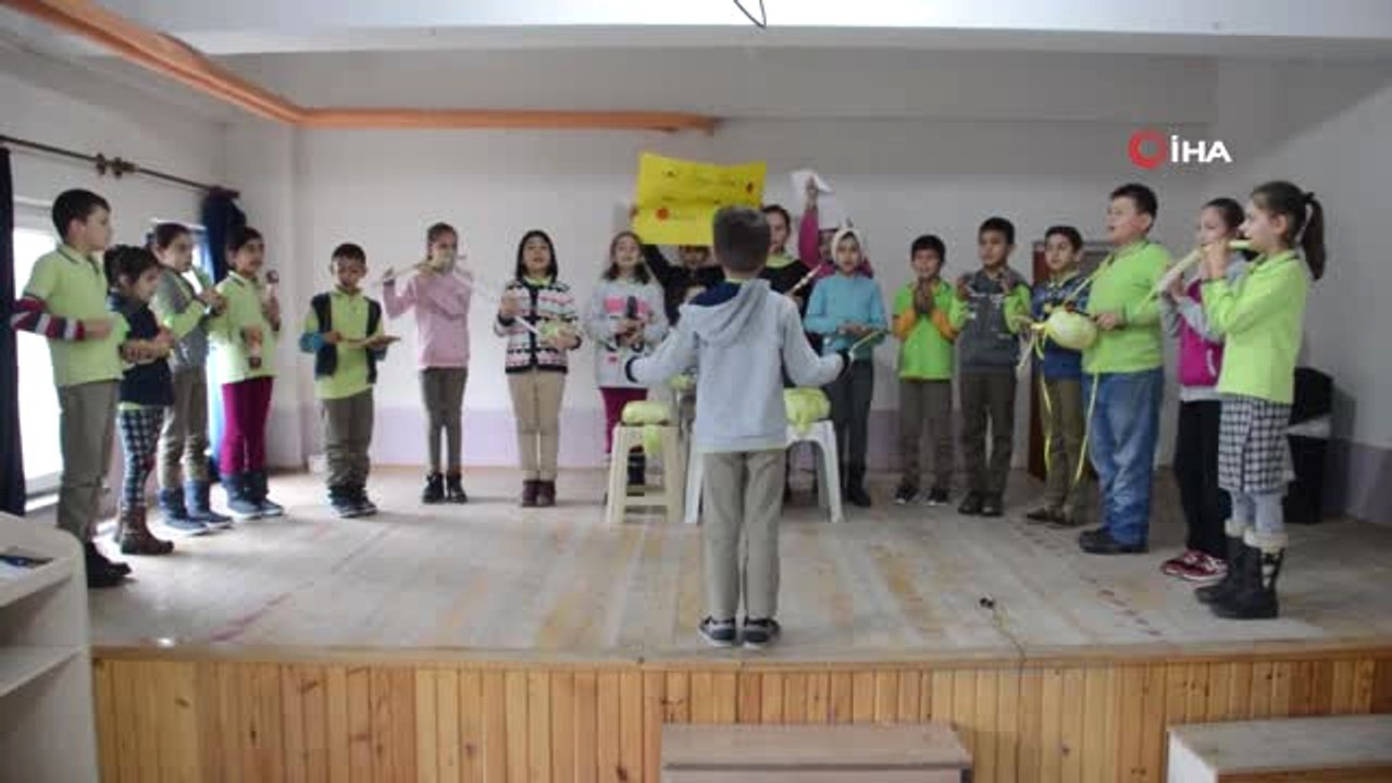 Bu Orkestra Bildiklerinizden Çok Farklı...pırasadan Yan Flüt, Maruldan Davul, Lahanadan Bateri,...