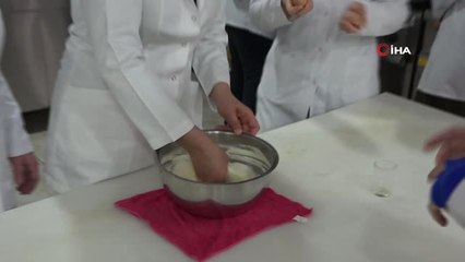 Pasta Yapmayı İşaret Diliyle Öğreniyorlar