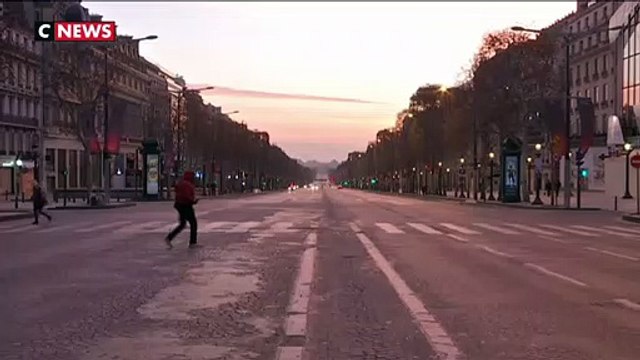 Acte V des gilets jaunes : l'avenue des Champs-Élysées quasi vide