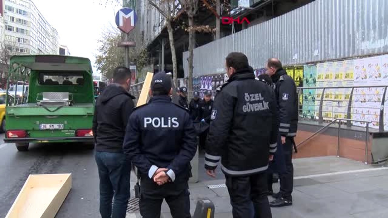 İstanbul- Osmanbey Metro Durağında Bir Kişi Raylara Atladı- 4