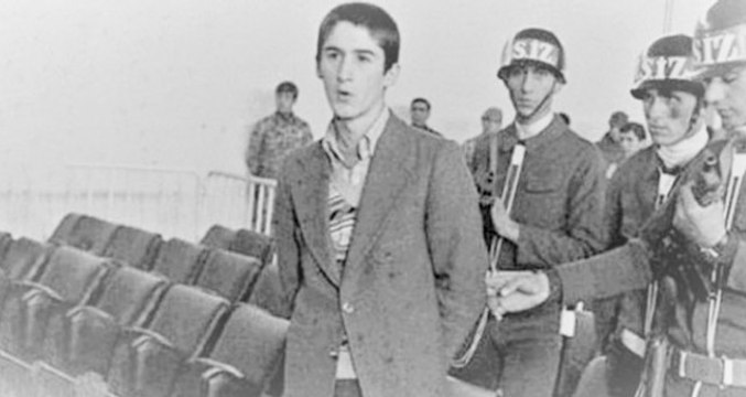 17 Yaşında İdam Edilen Erdal Eren'le Son Görüşen Gazeteci Emin Çölaşan, Merak Edilen Sorunun Cevabını Yazdı