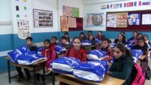 Metin Külünk Dostluk Grubu'ndan Ercişli 550 öğrenciye kışlık kıyafet yardımı