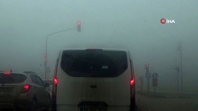 İnegöl'de sis nedeniyle göz gözü görmüyor
