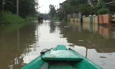 Banjir 1 Meter Rendam Permukiman Warga di Bandung