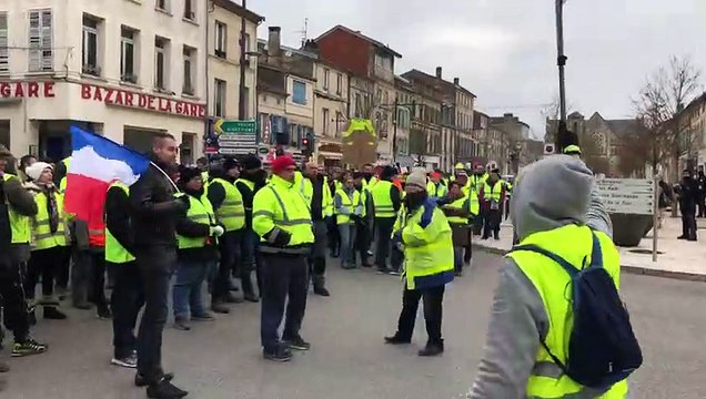 Bar-le-Duc : les gilets jaunes entonnent la Marseillaise