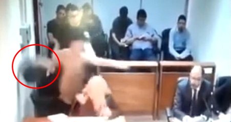 Sanığın, Savcının Çöp Kovasını Fırlatıp Başından Vurduğu Anlar Kameraya Yansıdı
