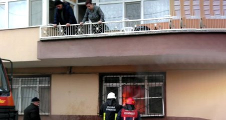 Bursa Alt Kattaki Yangını Balkondan İzlediler