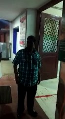போதையில் வந்த அரசு மருத்துவர்,  தெறித்து ஓடிய நோயாளிகள்!-வீடியோ