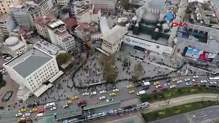 Yüzlerce metrelik "umut kuyruğu" havadan görüntülendi