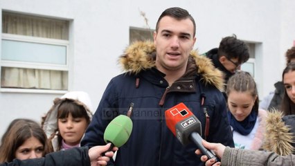 Korçë, nxënësit mbjellin fidanë në shkollën e tyre - Top Channel Albania - News - Lajme