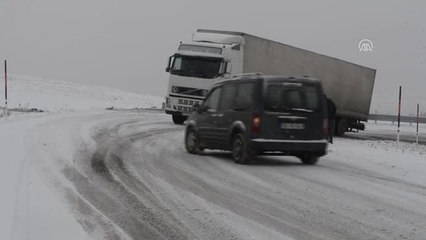 Buzlanma, Kara Yolunda Ulaşımı Aksattı