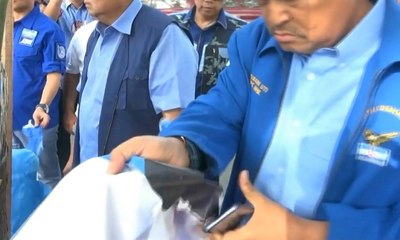 Télécharger la video: Dialog: Siapa di Balik Perusakan Atribut Partai Demokrat? [1]