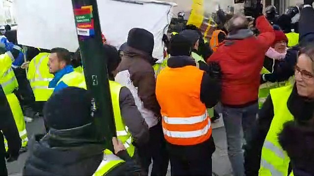 Nancy : les gilets jaunes ont tenté de forcer un barrage près de la préfecture
