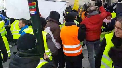 Nancy : les gilets jaunes ont tenté de forcer un barrage près de la préfecture