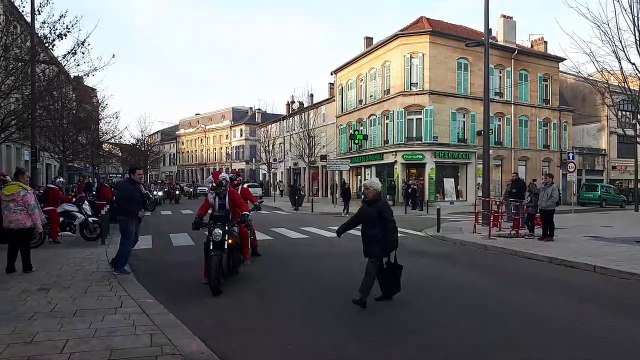 Bar-le-Duc : départ des motards du père Noël